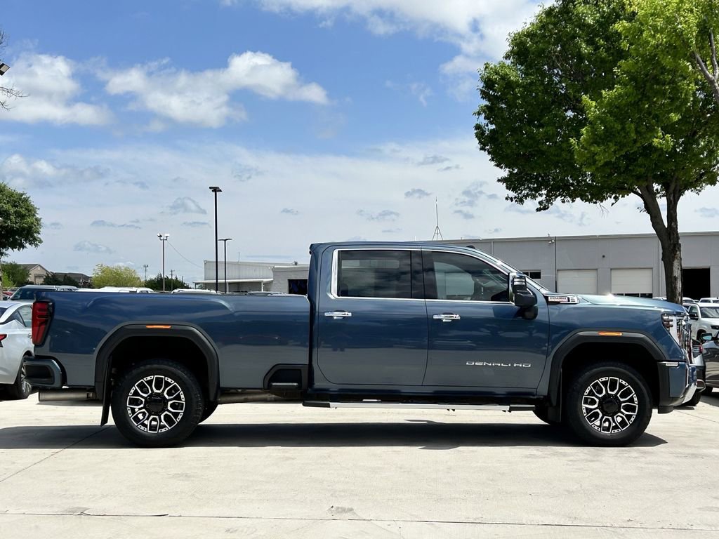 Used 2025 GMC Sierra 3500 Denali AWD/4WD image 3