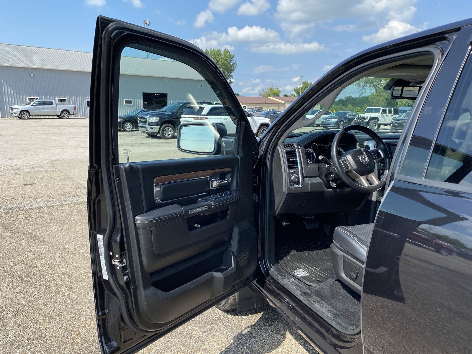 Used 2017 RAM 1500 Laramie w/ Convenience Group AWD/4WD image 10