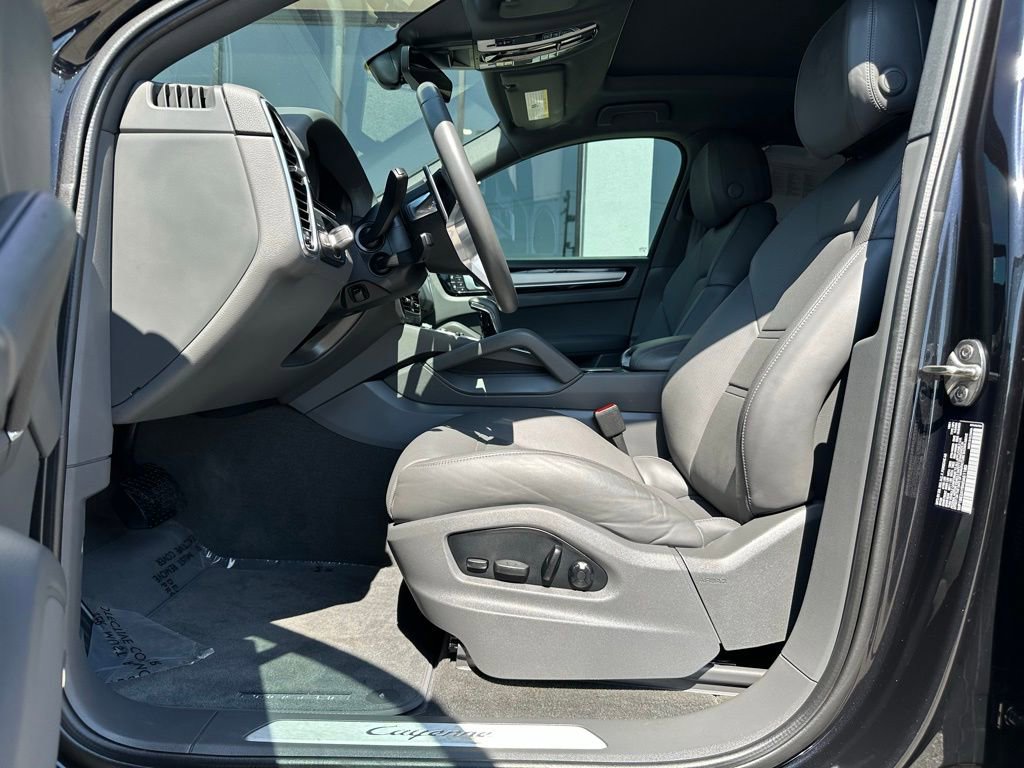 Used 2022 Porsche Cayenne E-Hybrid Coupe image 23