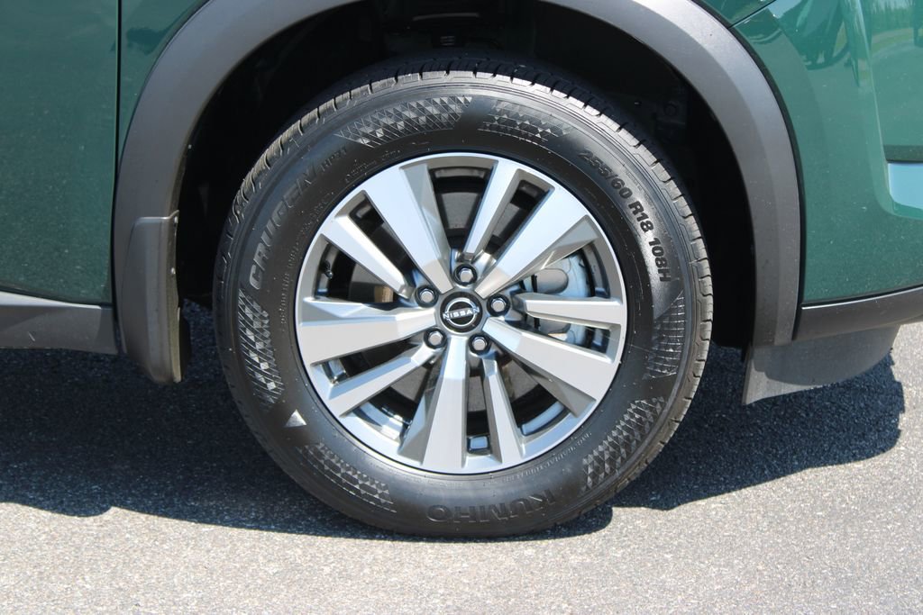 Used 2025 Nissan Pathfinder SL FWD image 12