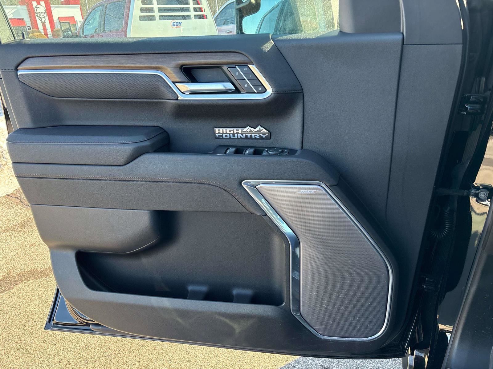 Used 2025 Chevrolet Silverado 1500 High Country w/ High Country Premium Package AWD/4WD image 15
