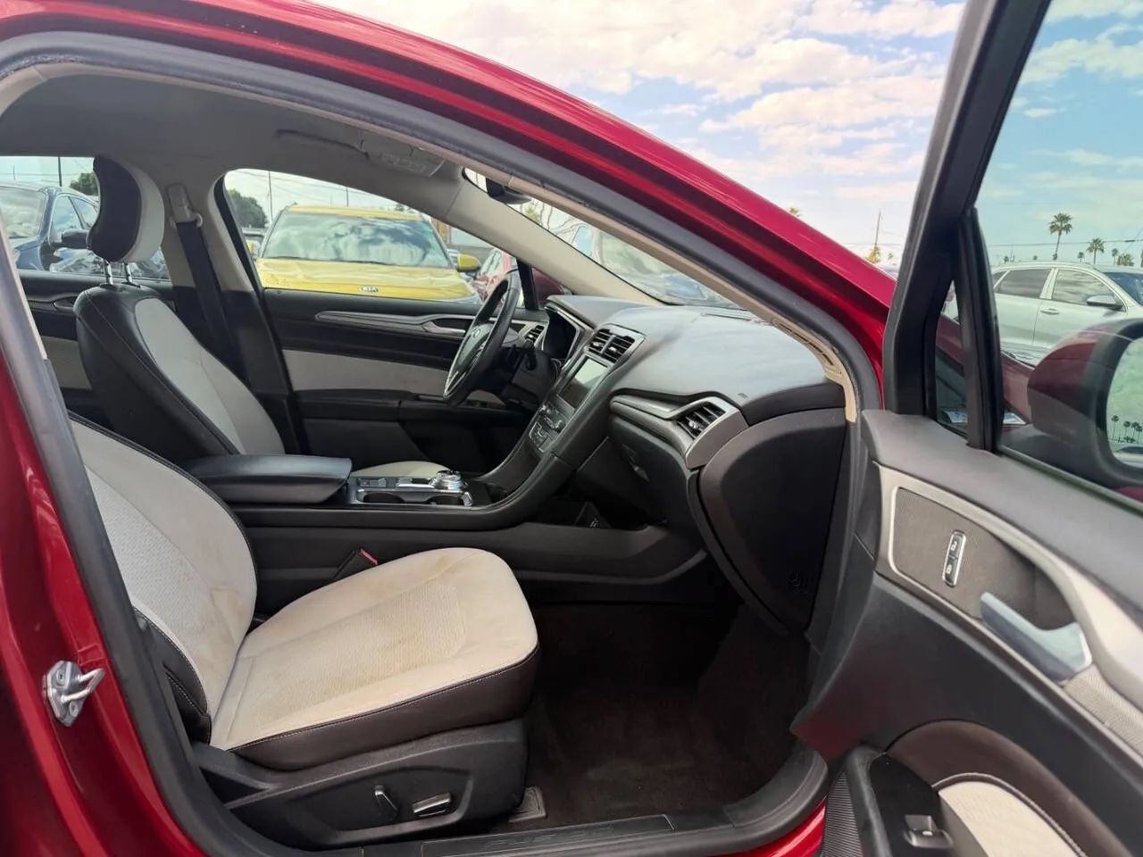 Used 2019 Ford Fusion SE w/ Equipment Group 151A FWD image 24
