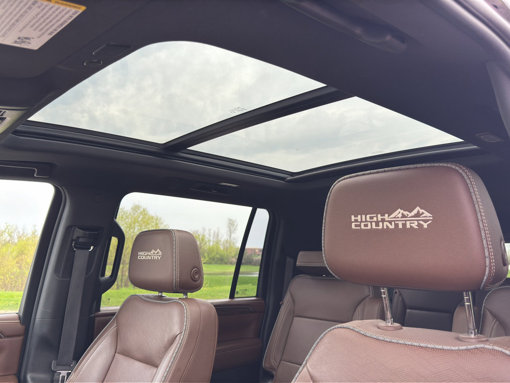 Used 2023 Chevrolet Suburban High Country AWD/4WD image 22