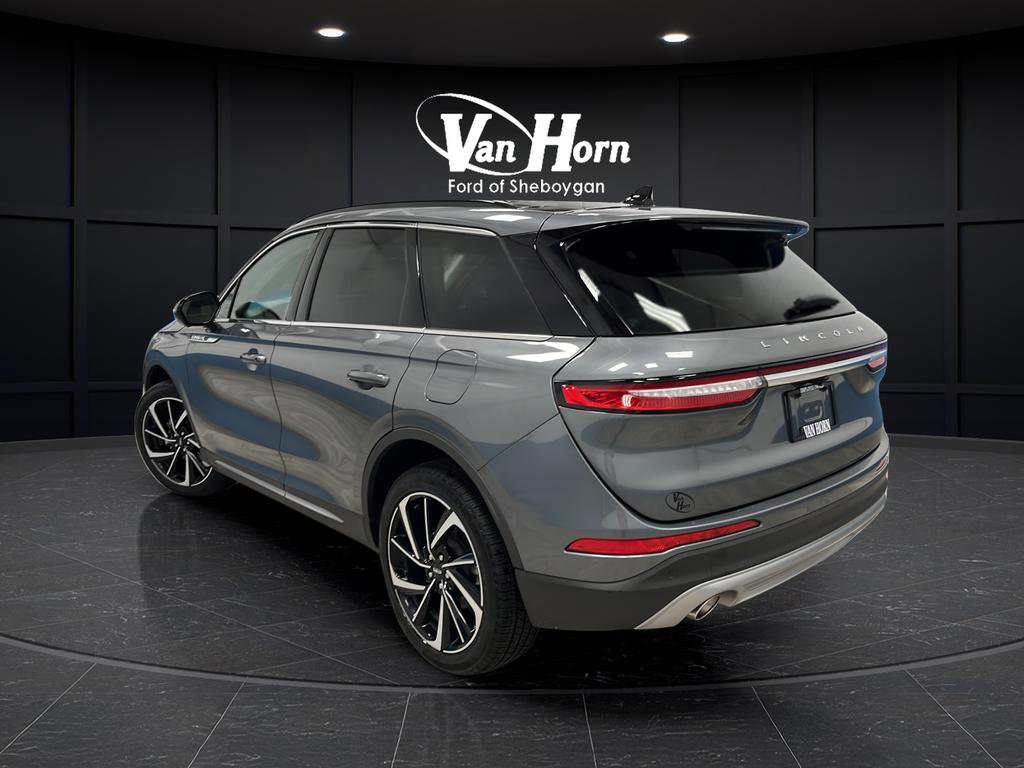 Used 2025 Lincoln Corsair Reserve AWD/4WD image 4