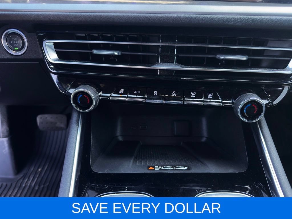 Used 2025 Chevrolet Traverse LT w/ Midnight/Sport Edition FWD image 15