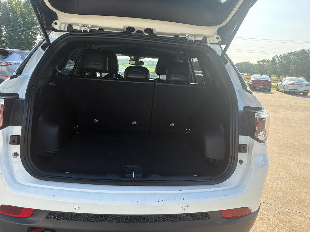Used 2025 Jeep Compass Trailhawk AWD/4WD image 4