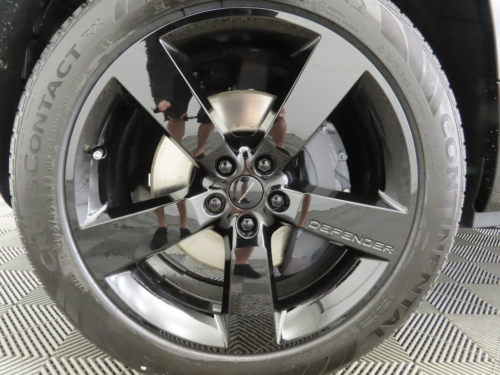 New 2026 Land Rover Defender 130 X-Dynamic SE image 30