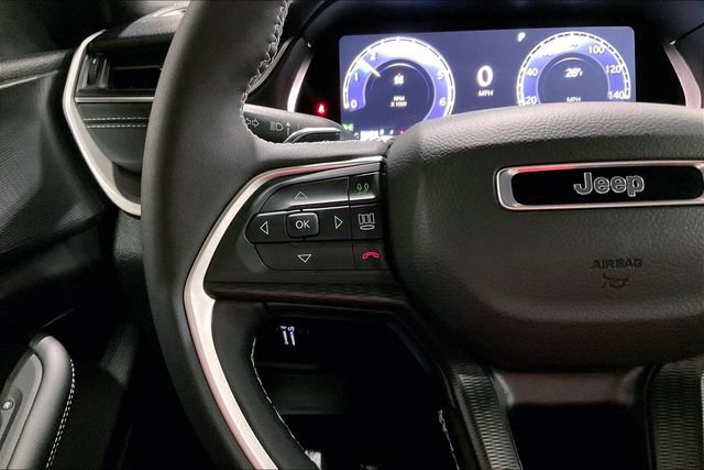 Used 2025 Jeep Grand Cherokee Altitude image 18