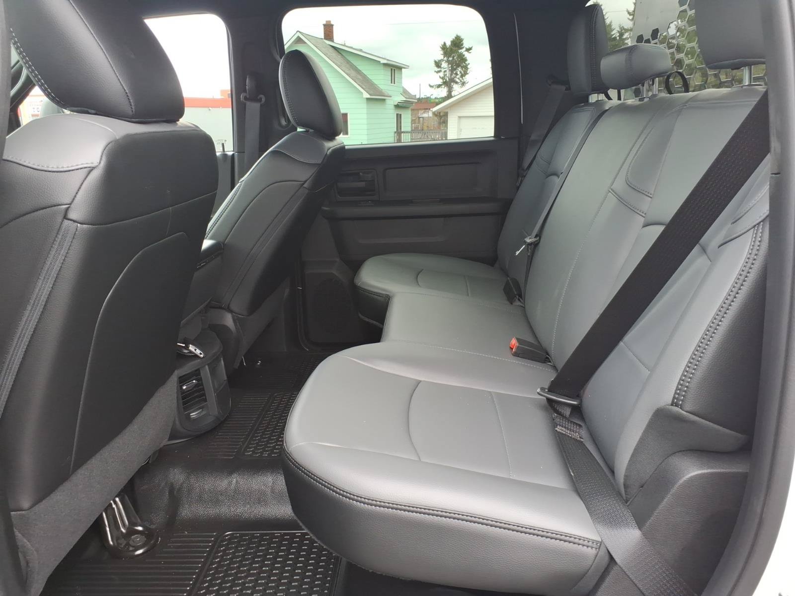 Used 2024 RAM 5500 Tradesman w/ Chrome Appearance Group AWD/4WD image 11