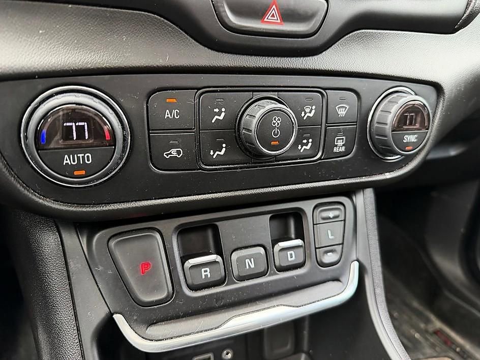 Used 2021 GMC Terrain SLT w/ Elevation Edition AWD/4WD image 18