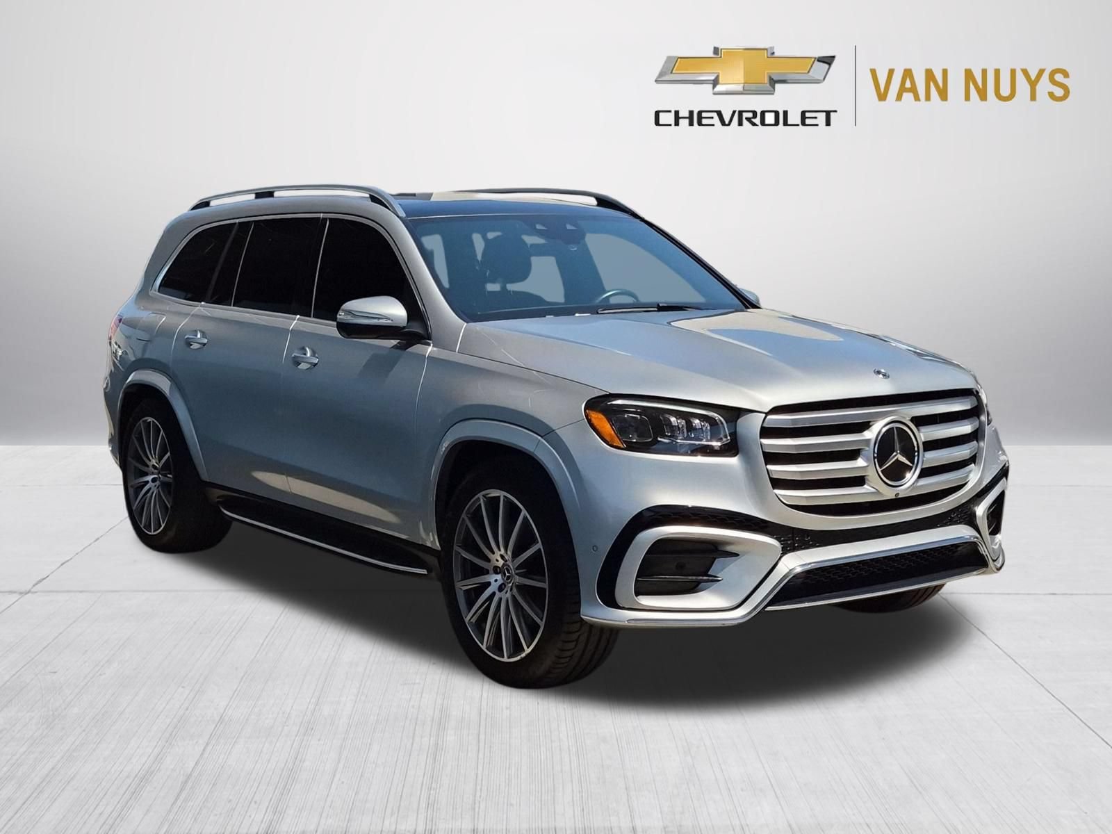Used 2025 Mercedes-Benz GLS 580 4MATIC image 3