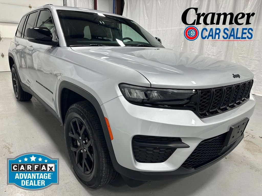 Used 2025 Jeep Grand Cherokee Altitude AWD/4WD image 1