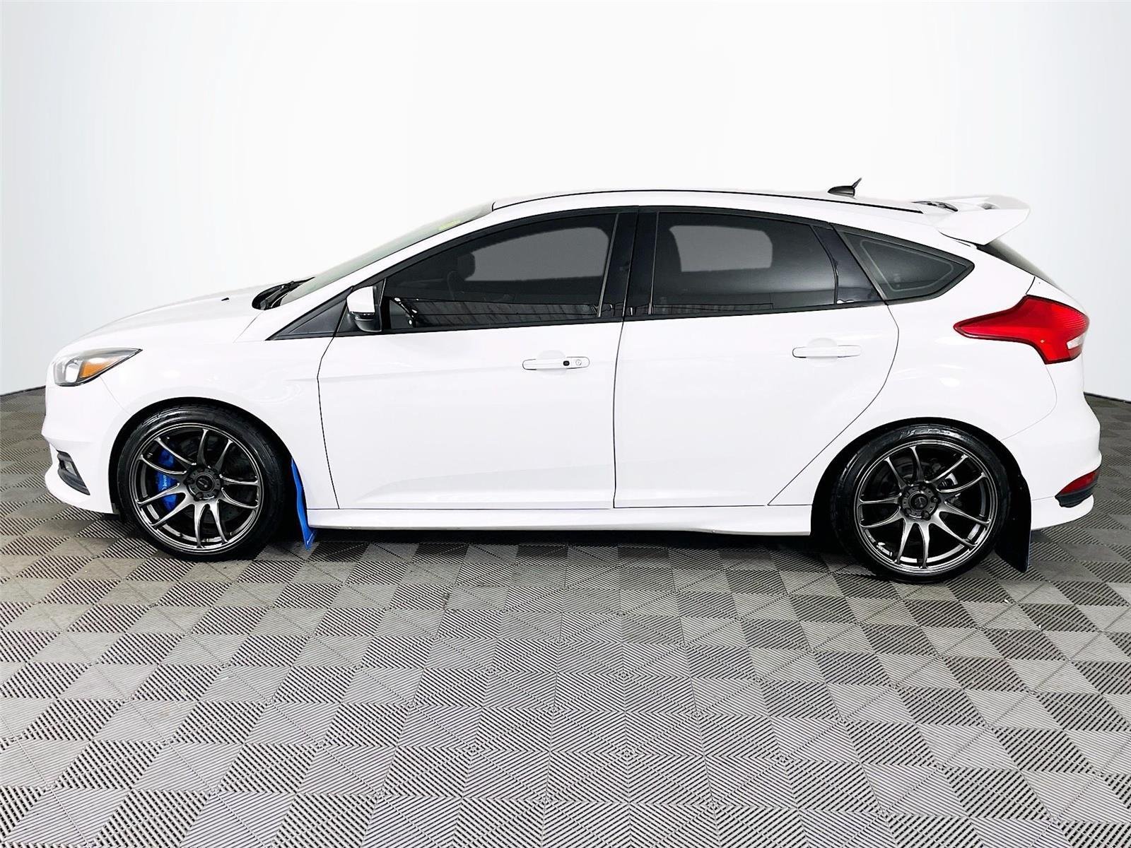Used 2018 Ford Focus ST FWD image 4