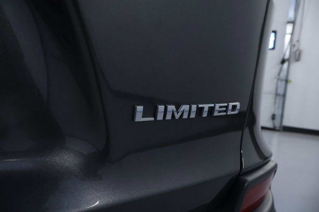 Used 2019 Jeep Cherokee Limited image 11