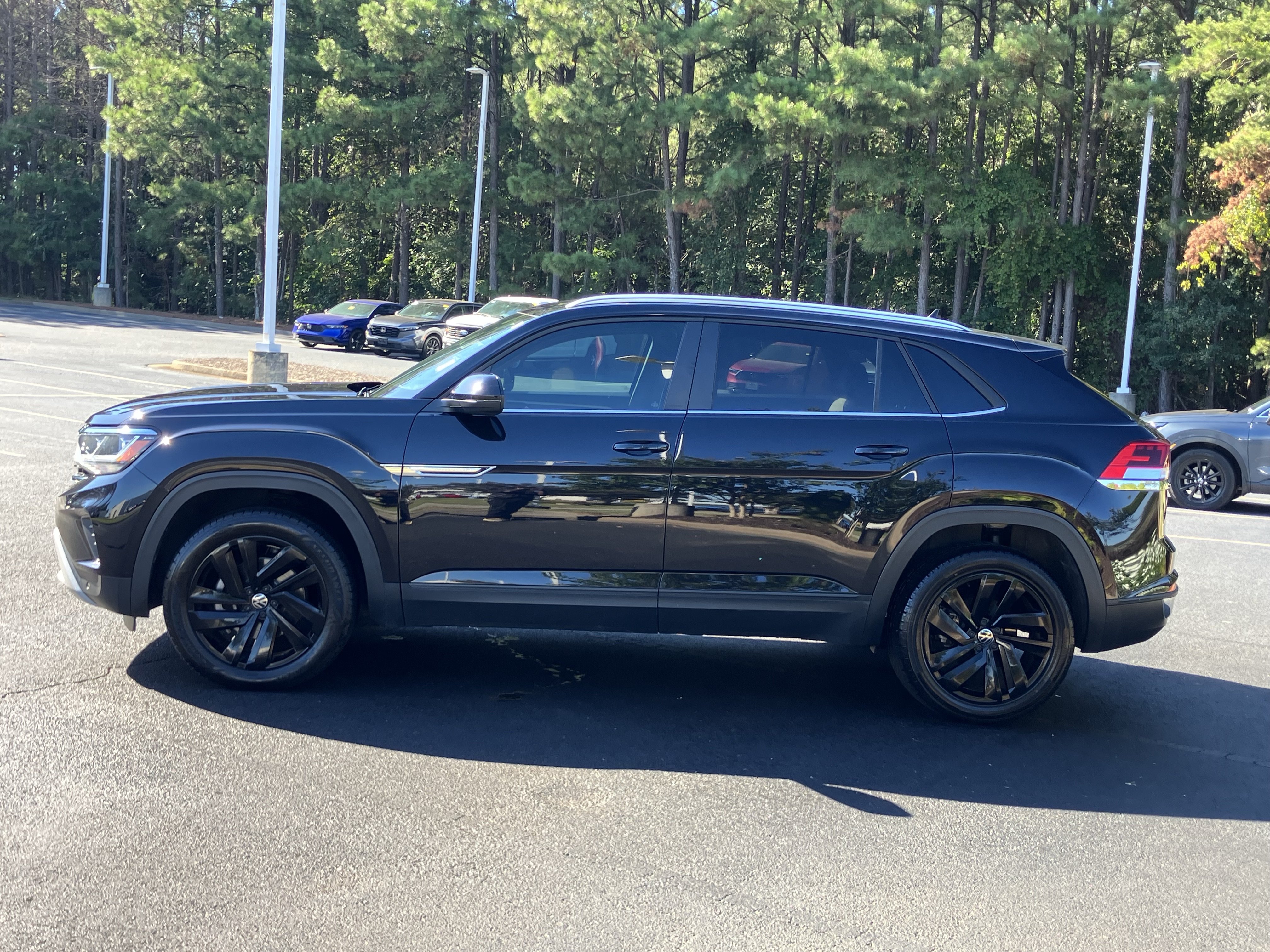 Used 2023 Volkswagen Atlas Cross Sport SE FWD image 7