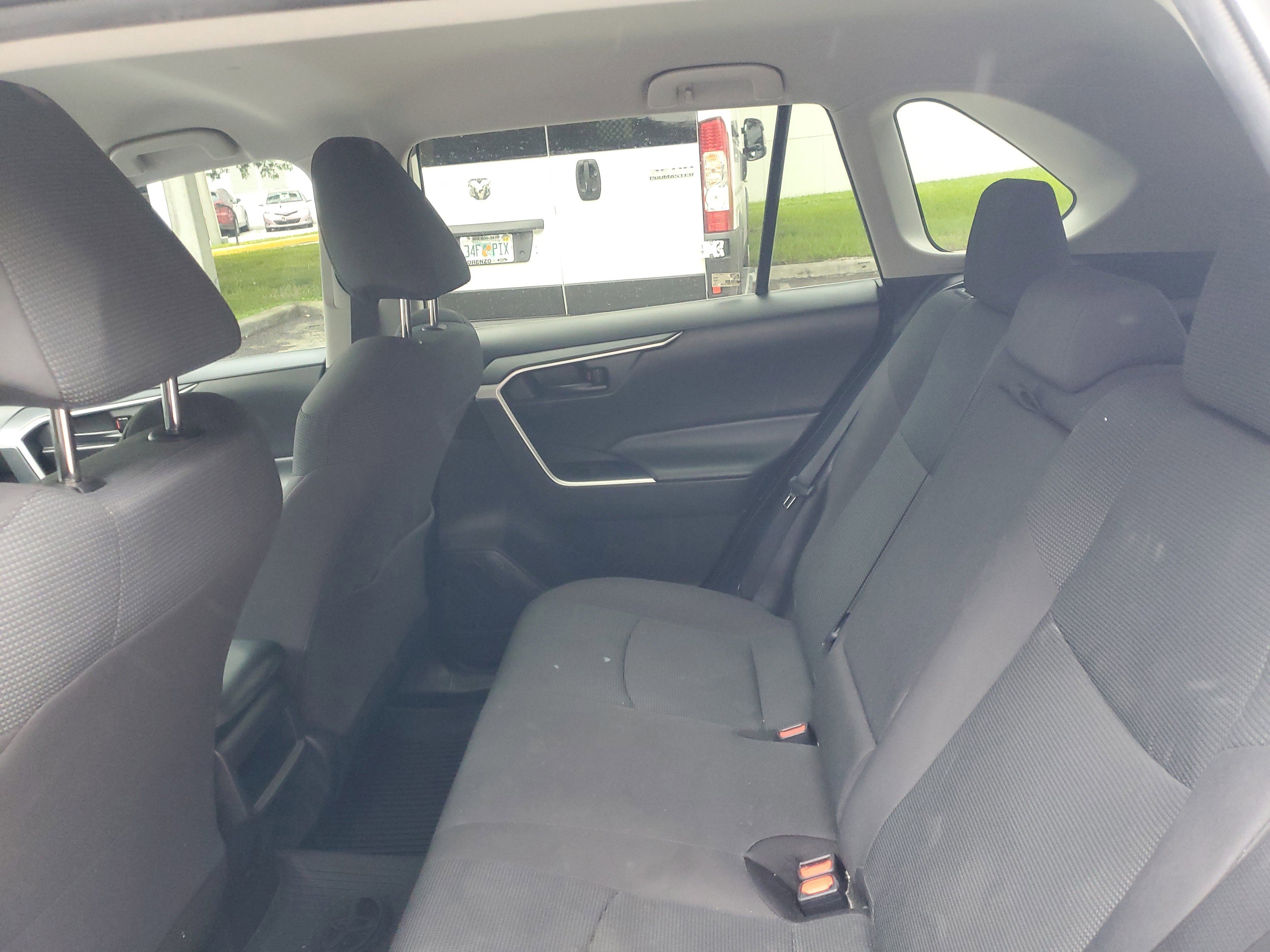 Used 2021 Toyota RAV4 LE image 10