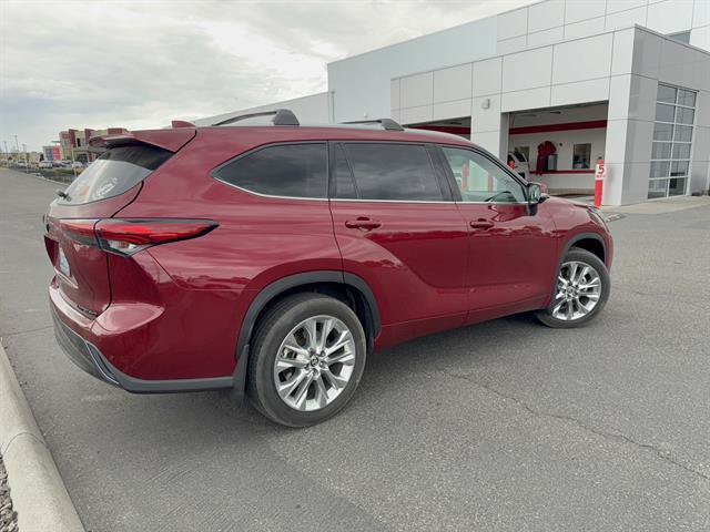 Used 2021 Toyota Highlander Limited AWD/4WD image 32