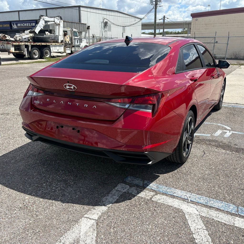 Used 2023 Hyundai Elantra SEL w/ Convenience Package image 3