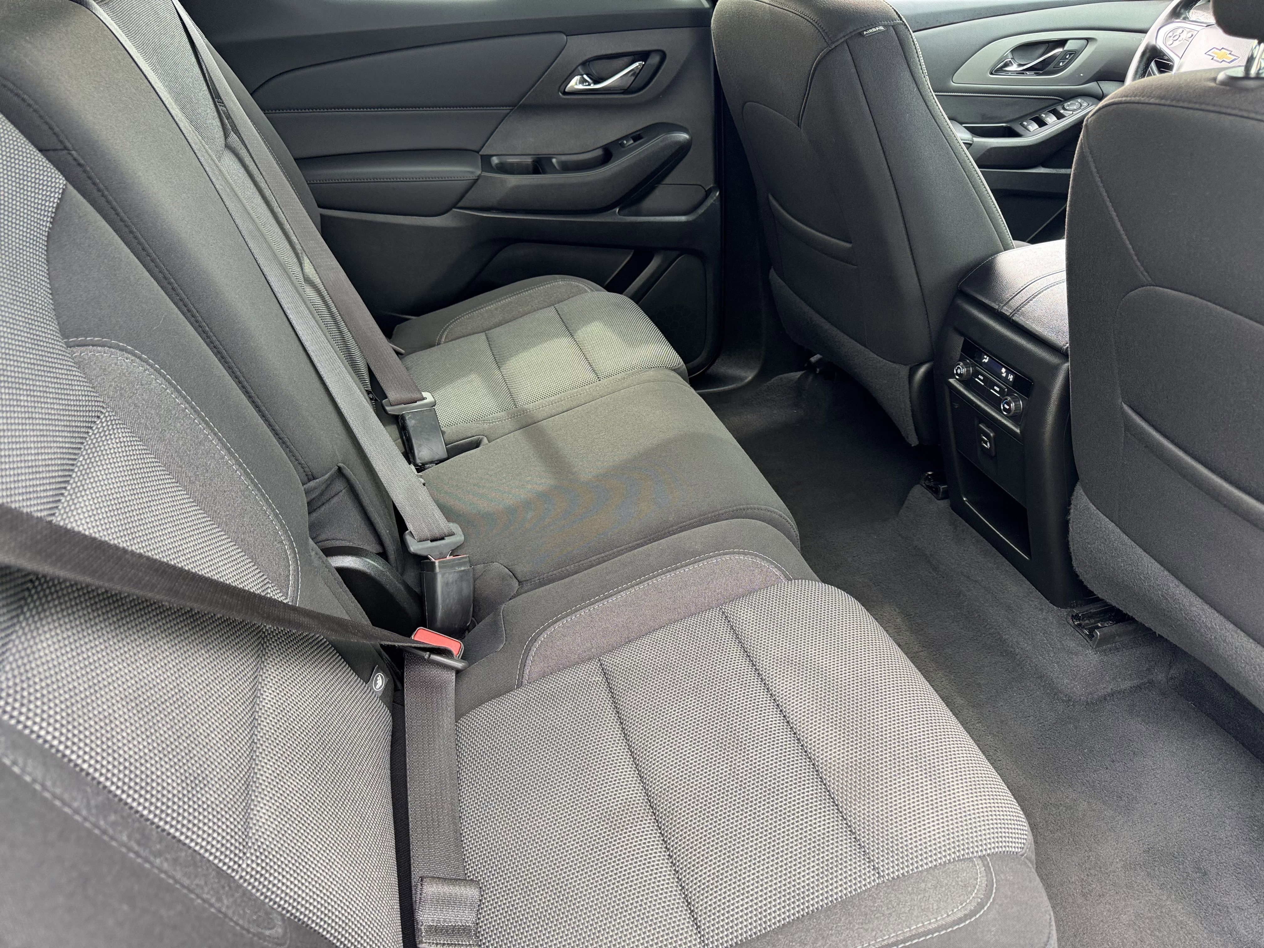 Used 2023 Chevrolet Traverse LT FWD image 21