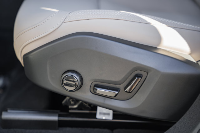 New 2027 Volvo XC60 B5 Plus AWD/4WD image 37