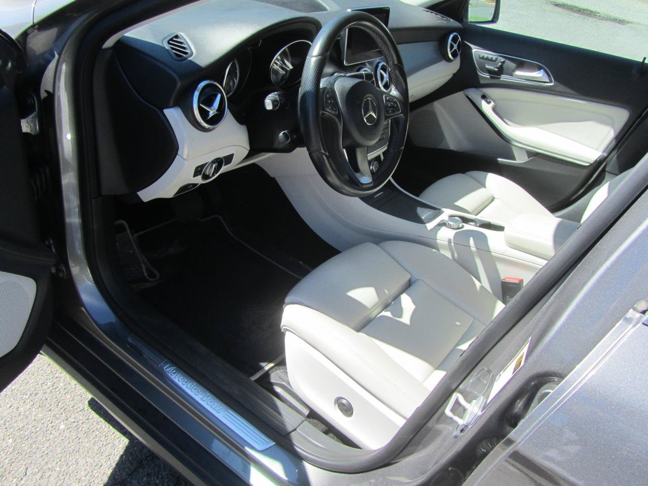 Used 2016 Mercedes-Benz GLA 250 4MATIC image 16