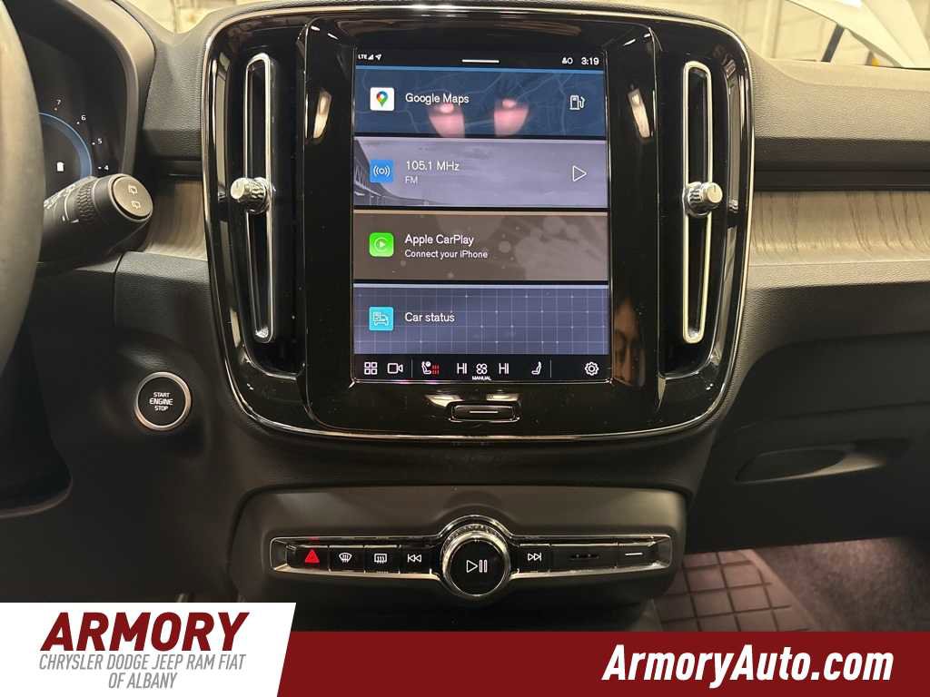 Used 2023 Volvo XC40 B5 Core w/ Convenience Package image 16