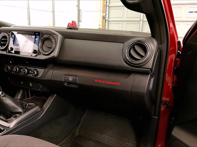 Used 2017 Toyota Tacoma TRD Sport w/ Tow Package AWD/4WD image 15
