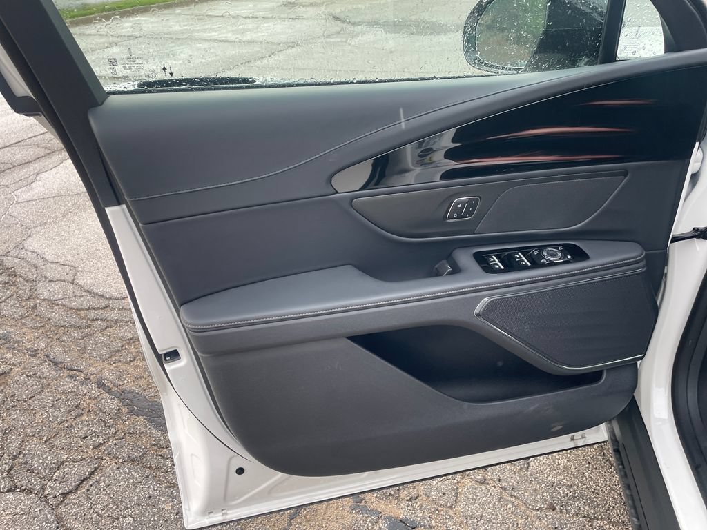New 2026 Lincoln Nautilus Premier AWD/4WD image 10