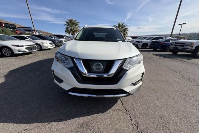 Used 2017 Nissan Rogue SV w/ SV Premium Package image 8