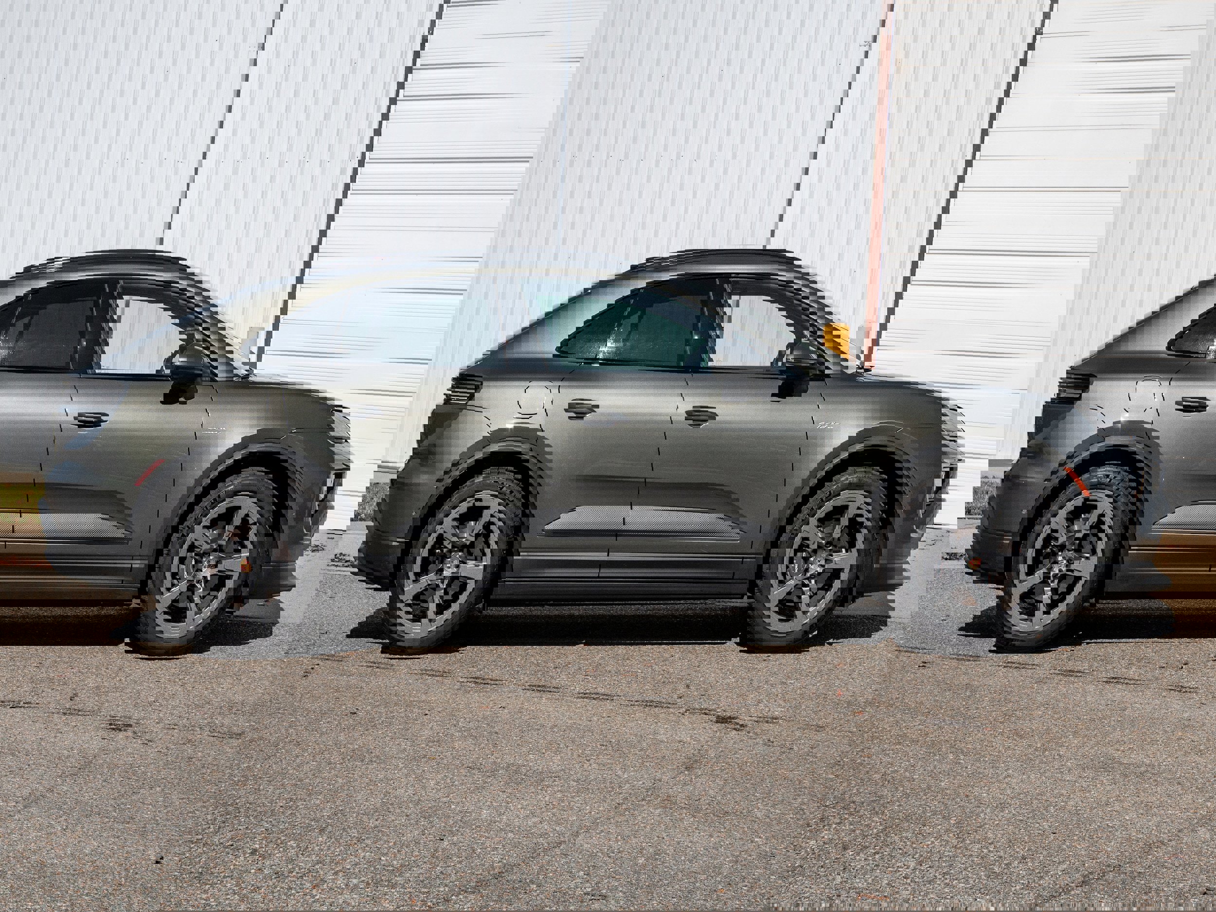 Certified 2025 Porsche Macan Electric image 7