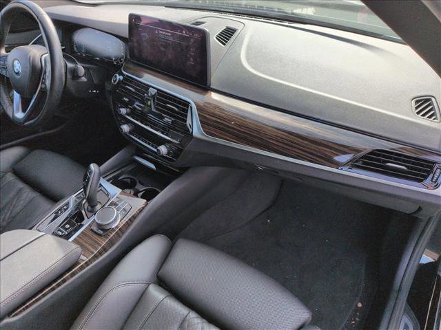 Used 2021 BMW 530e xDrive w/ Convenience Package image 23