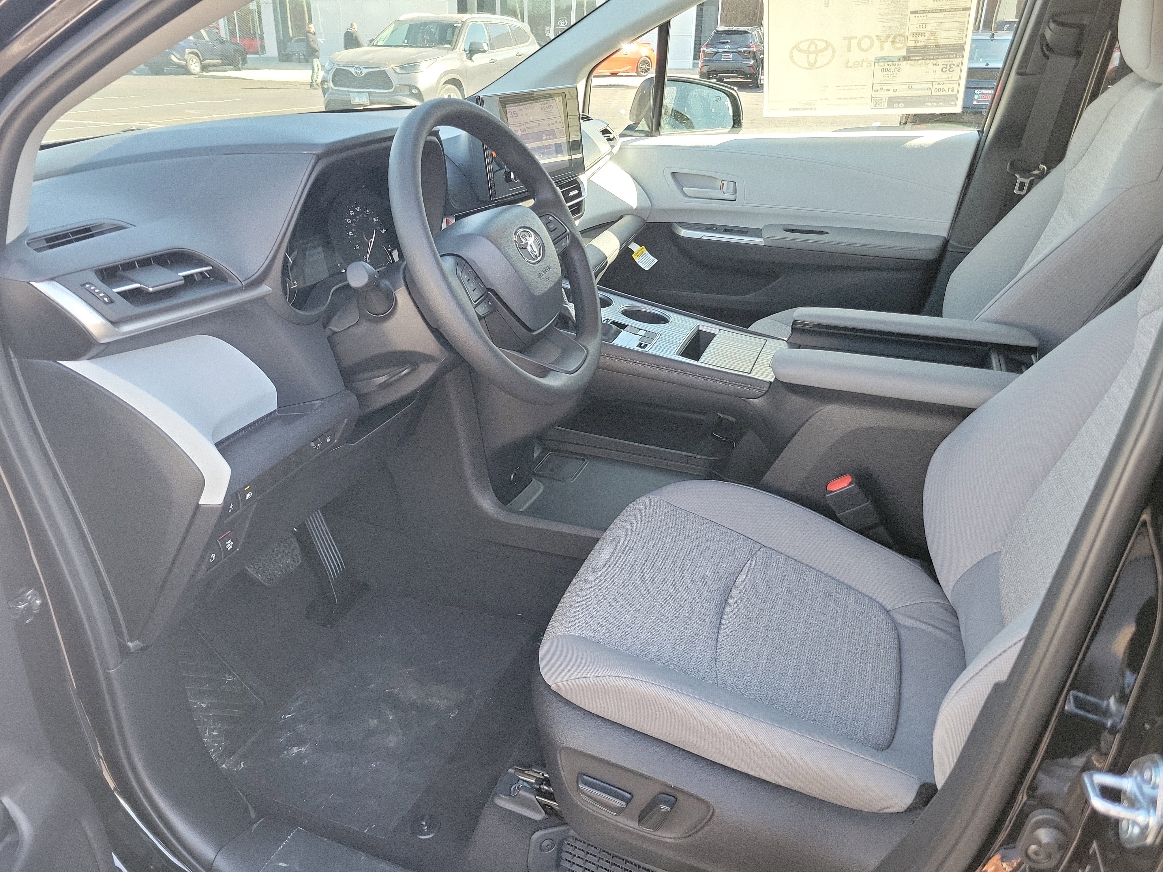 New 2026 Toyota Sienna LE image 9