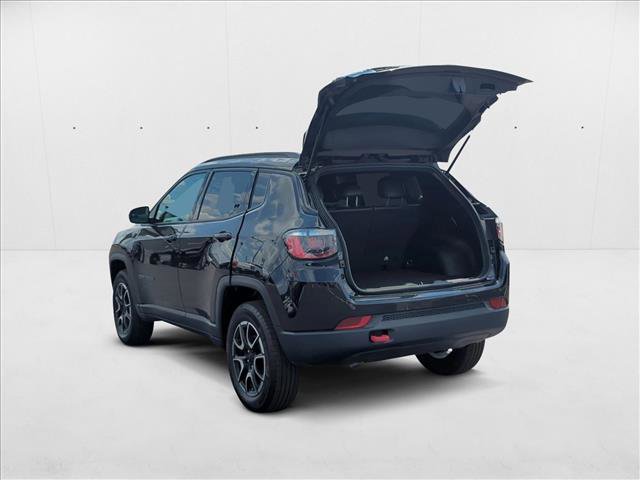 Used 2024 Jeep Compass Trailhawk image 7