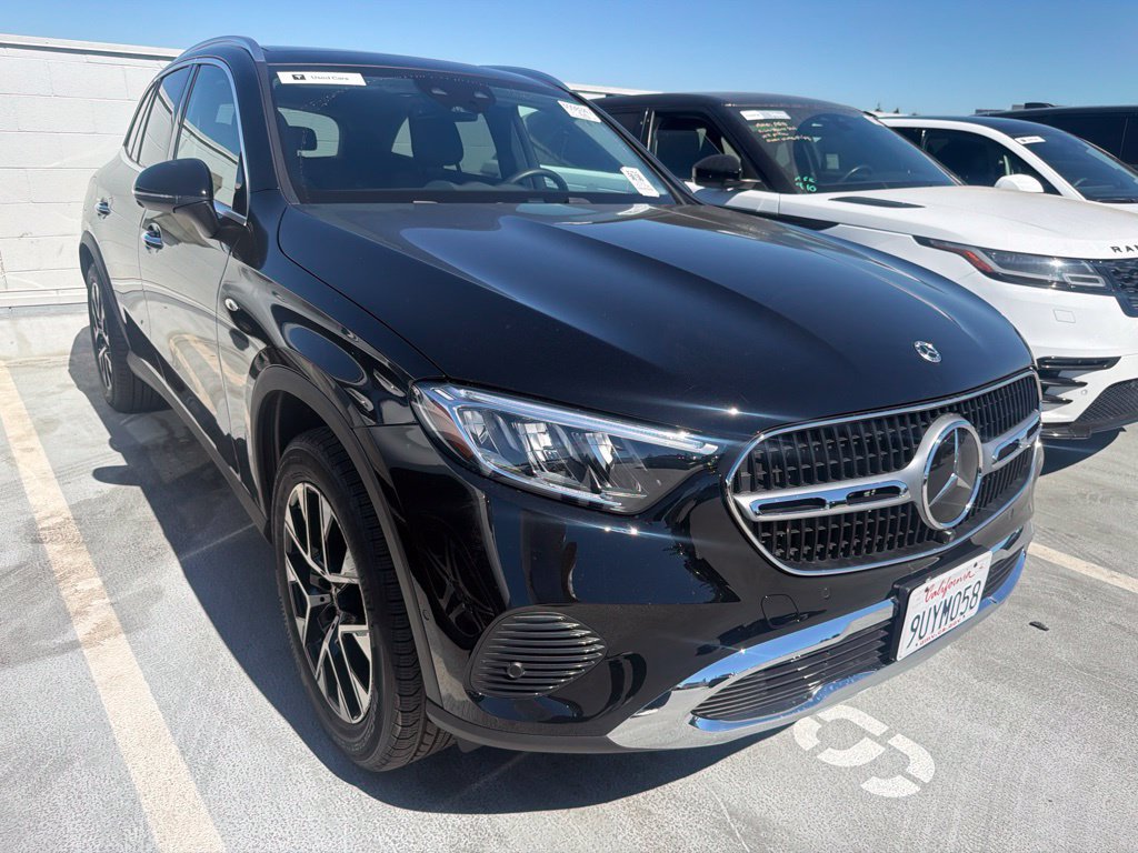 Used 2025 Mercedes-Benz GLC 350e 4MATIC w/ Driver Assistance Package image 2