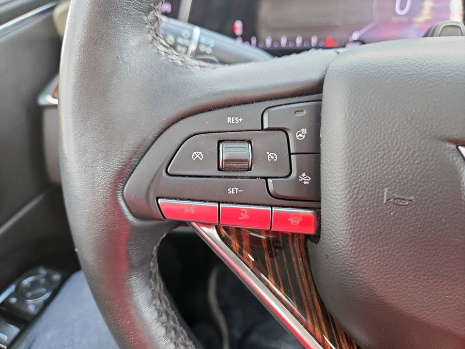 Used 2023 Cadillac Escalade ESV Premium Luxury AWD/4WD image 18
