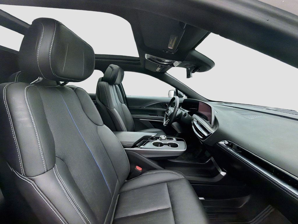 Certified 2025 Cadillac Lyriq Luxury w/ LPO, Floor Liner Package AWD/4WD image 30