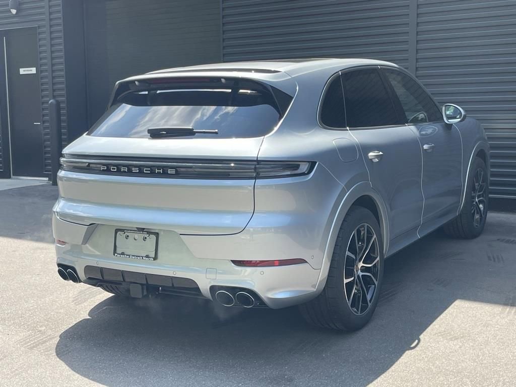 Certified 2025 Porsche Cayenne AWD/4WD image 7