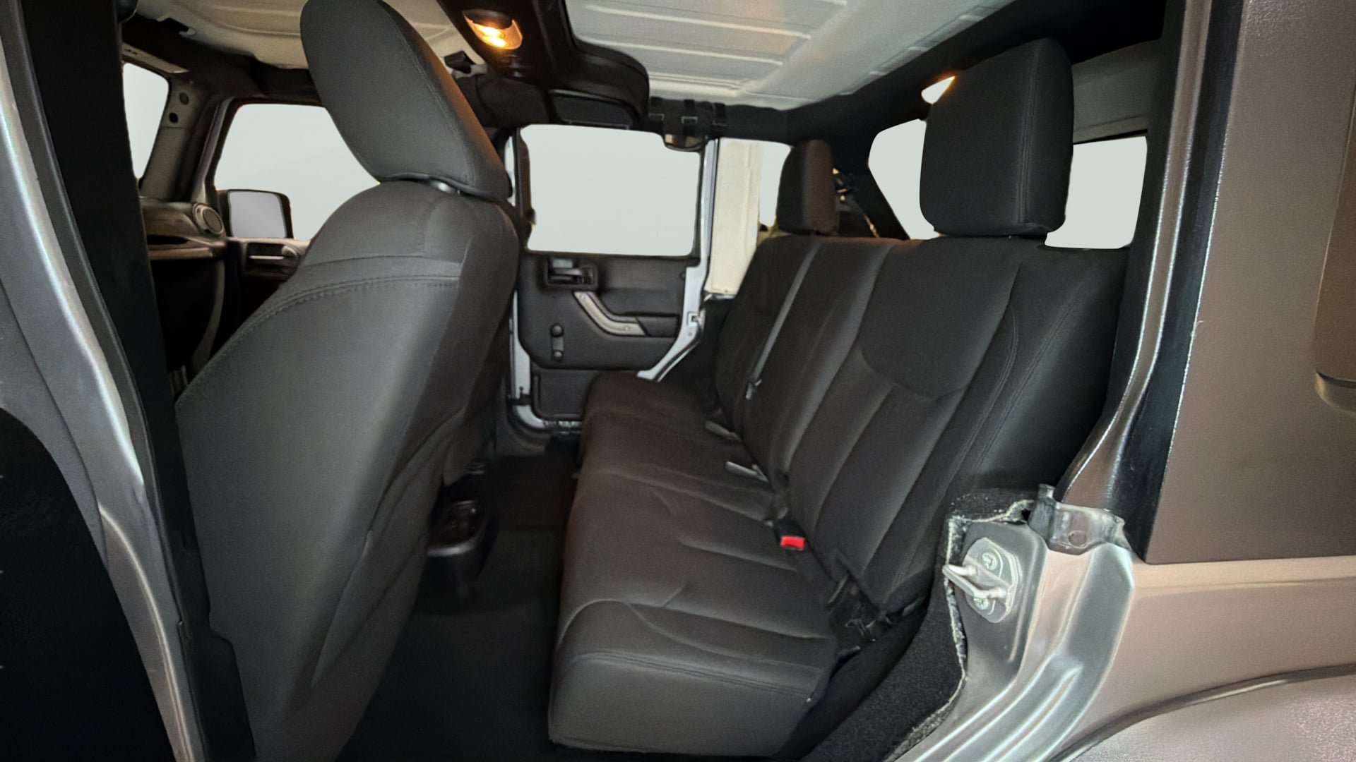 Used 2015 Jeep Wrangler Unlimited Sport AWD/4WD image 37