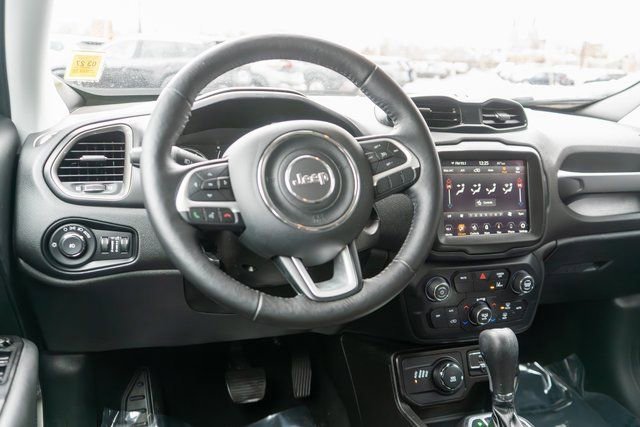 Used 2023 Jeep Renegade Latitude w/ Premium Group image 14