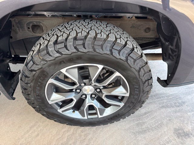 Used 2023 Chevrolet Silverado 1500 LT w/ Z71 Off-Road Package AWD/4WD image 5