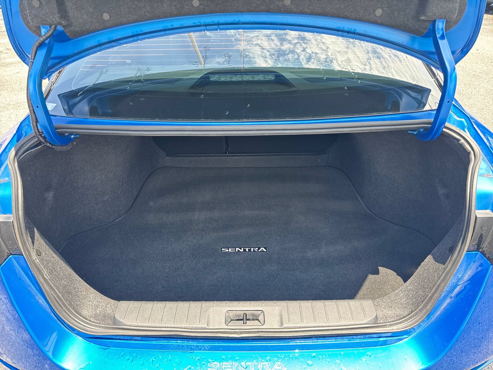Certified 2025 Nissan Sentra SR FWD image 35