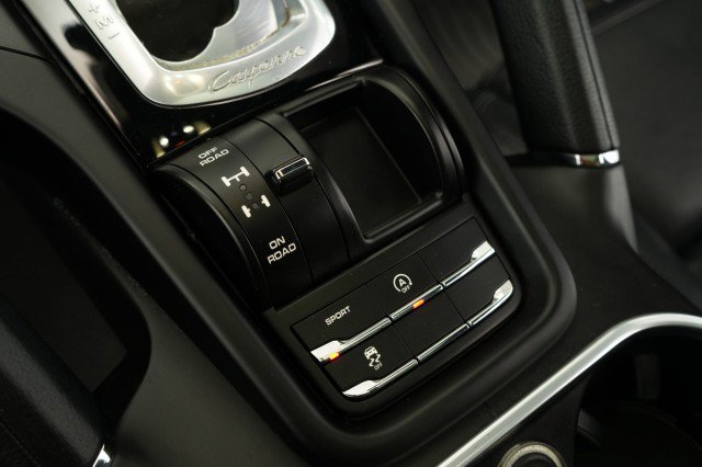 Used 2016 Porsche Cayenne image 47