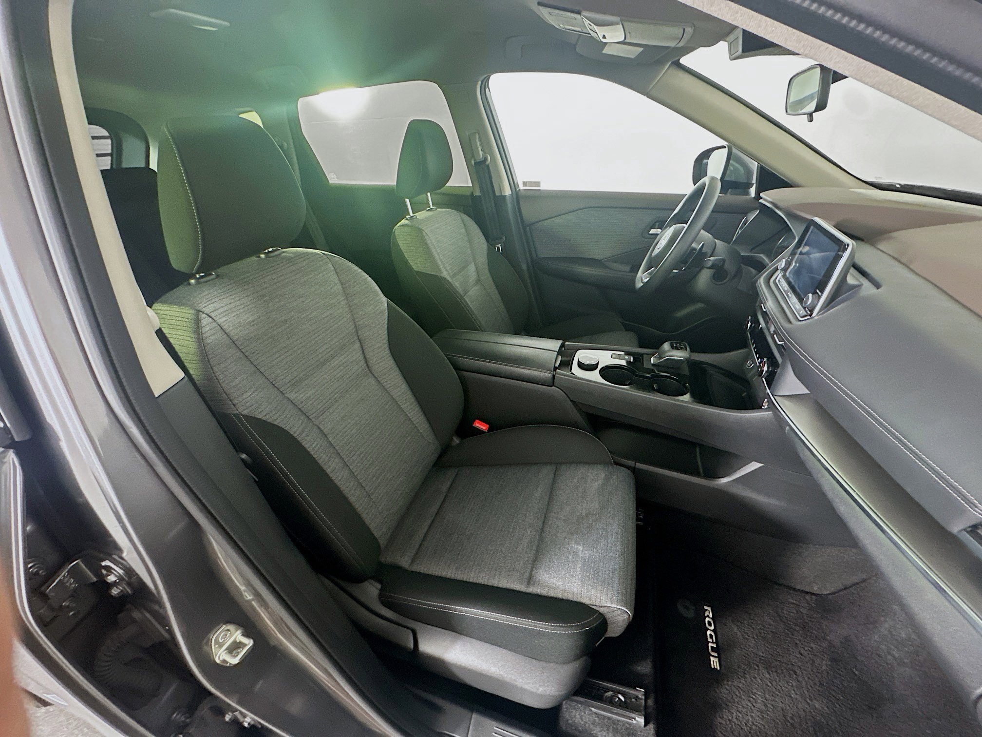 Used 2023 Nissan Rogue SV AWD/4WD image 30