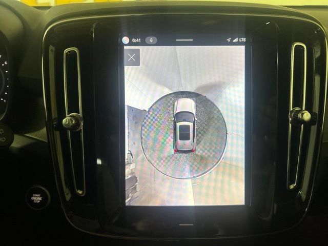Used 2025 Volvo XC40 B5 Plus AWD/4WD image 27