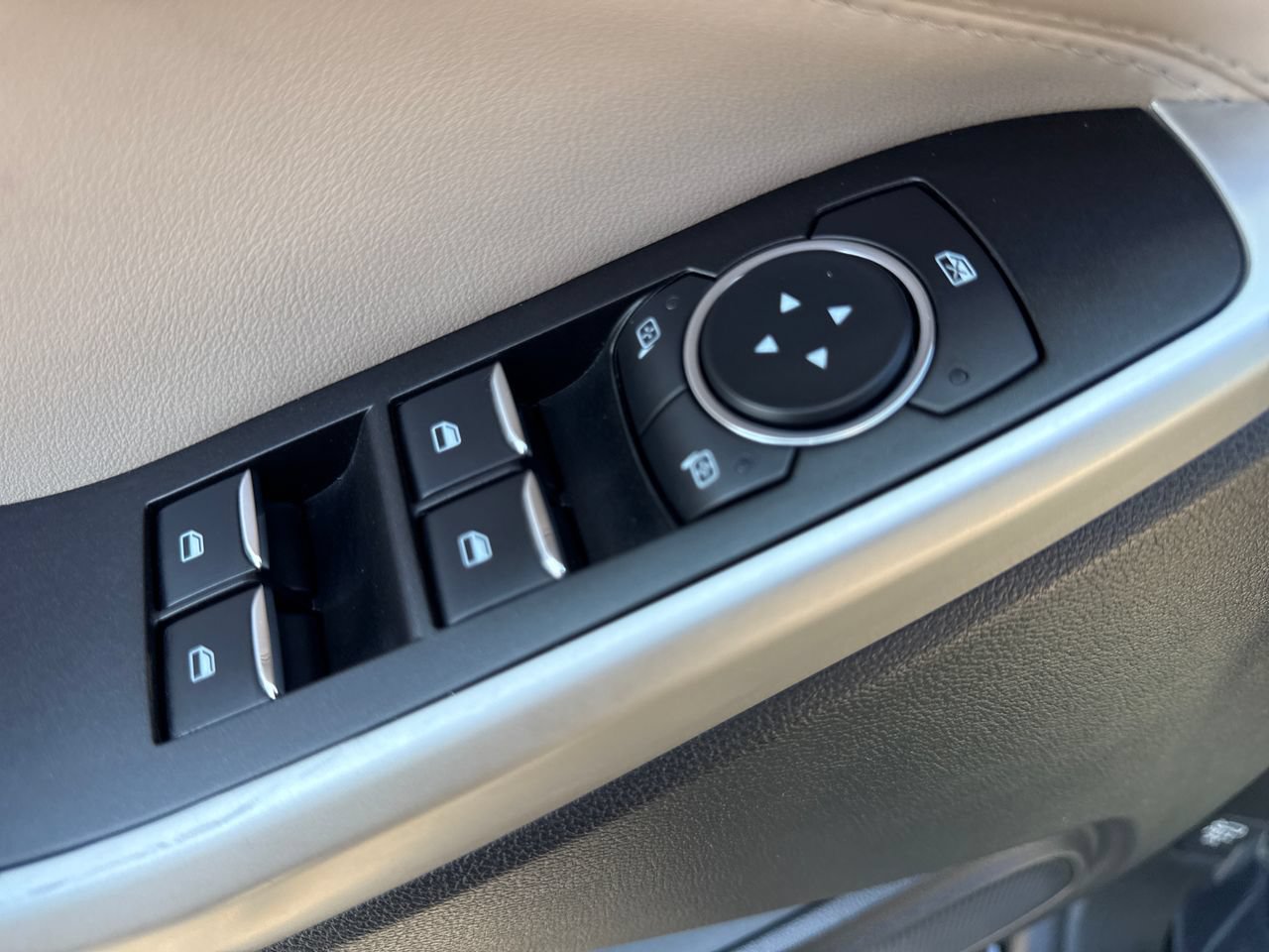 Used 2022 Ford Explorer XLT w/ Equipment Group 202A AWD/4WD image 16