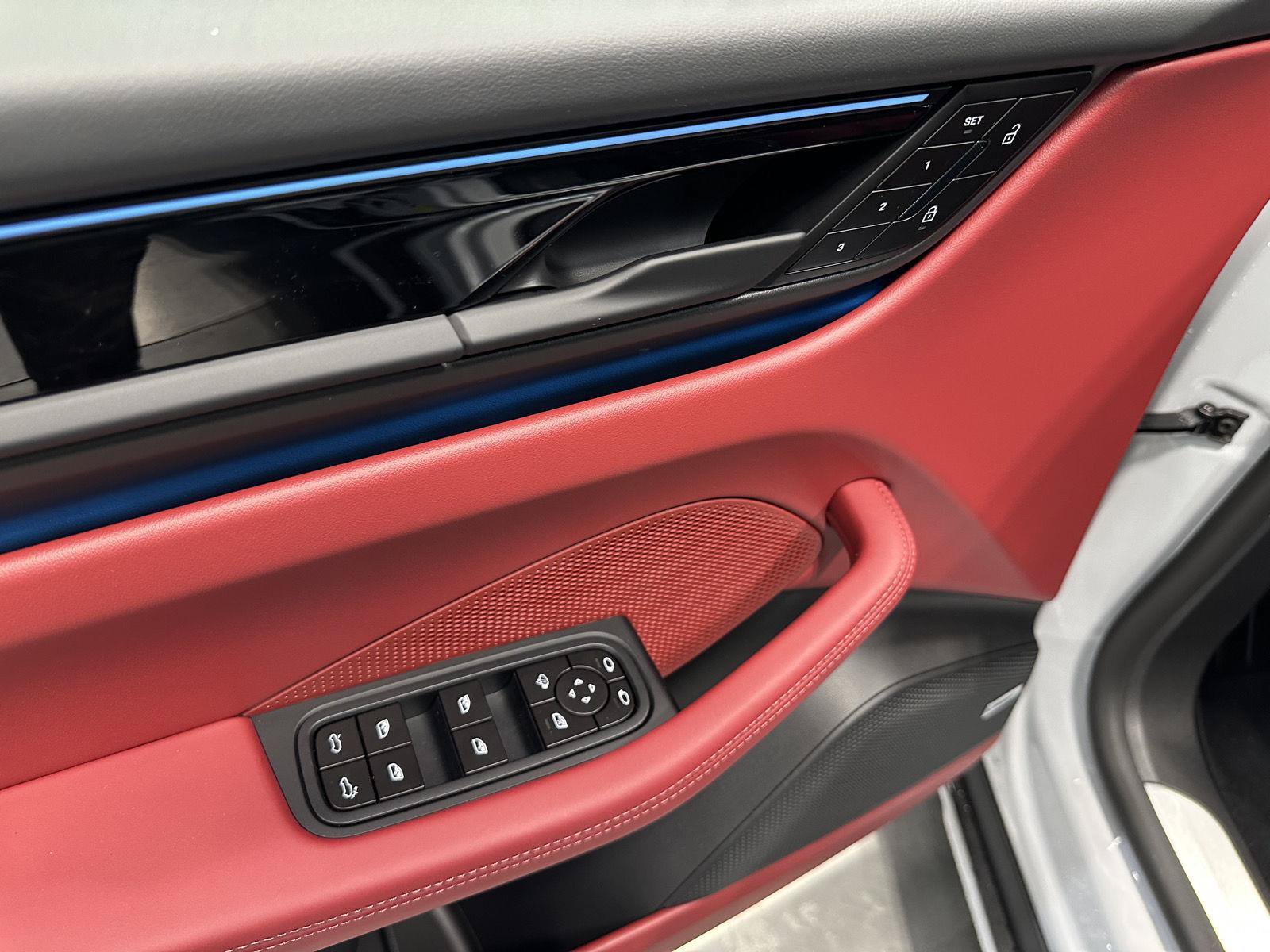 New 2026 Porsche Macan 4S Electric AWD/4WD image 16