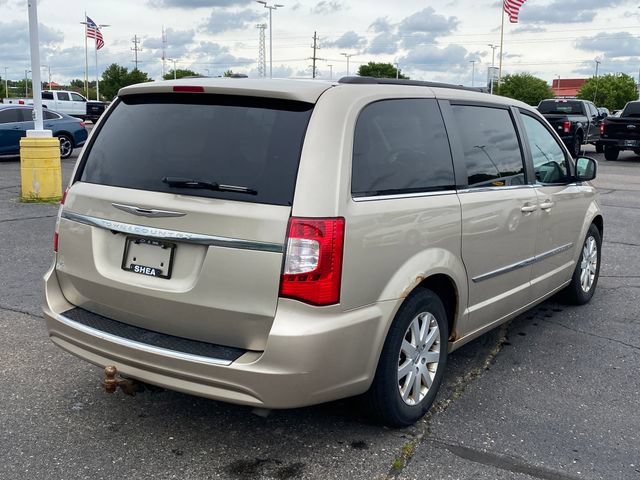 Used 2013 Chrysler Town & Country Touring FWD image 2