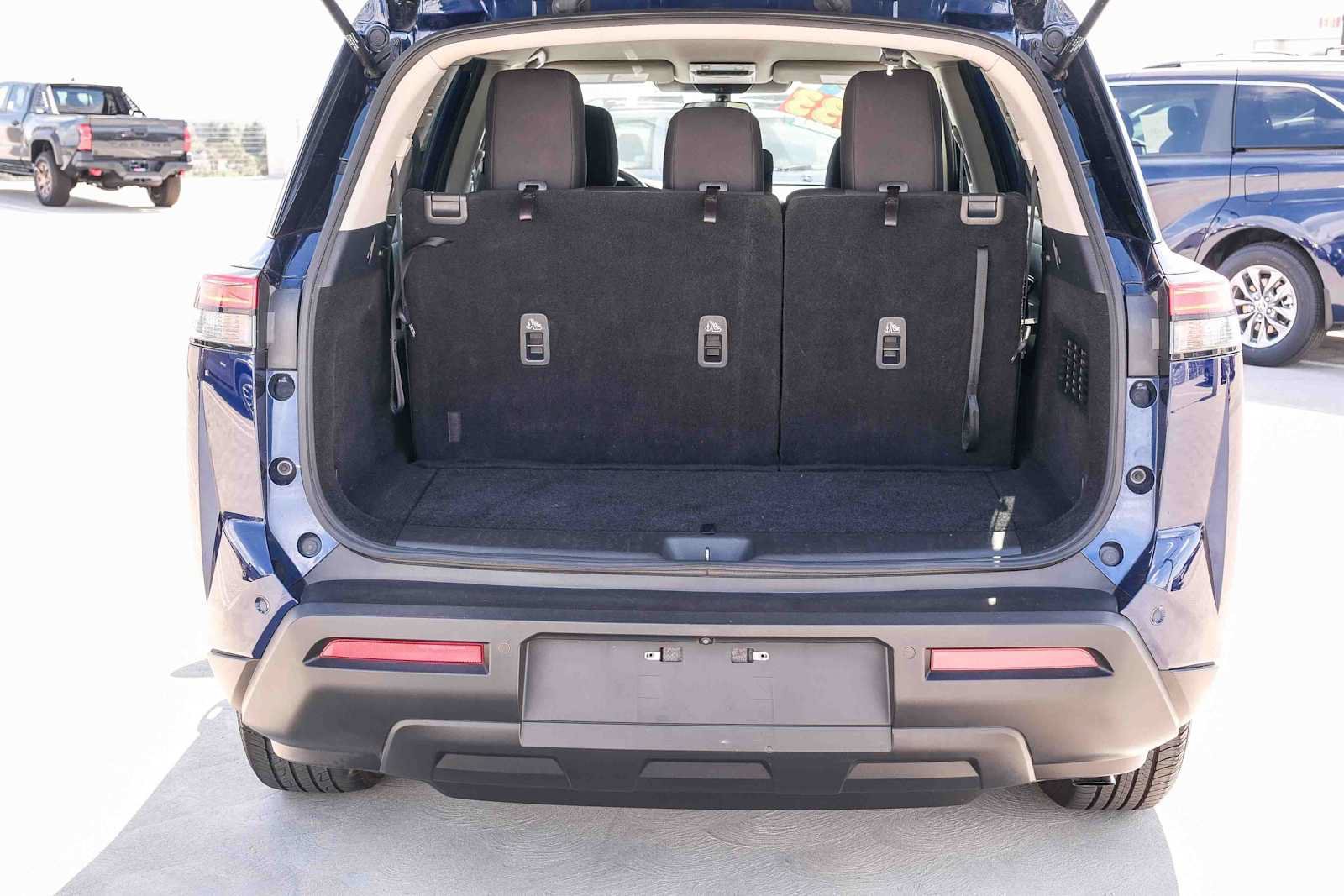 Used 2024 Nissan Pathfinder SV FWD image 26