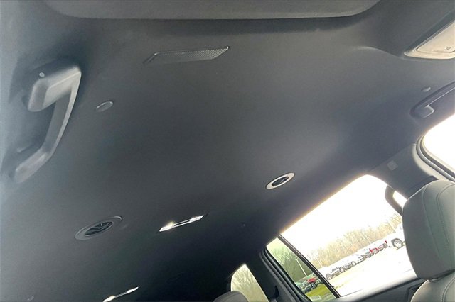 Used 2025 GMC Acadia Elevation image 28