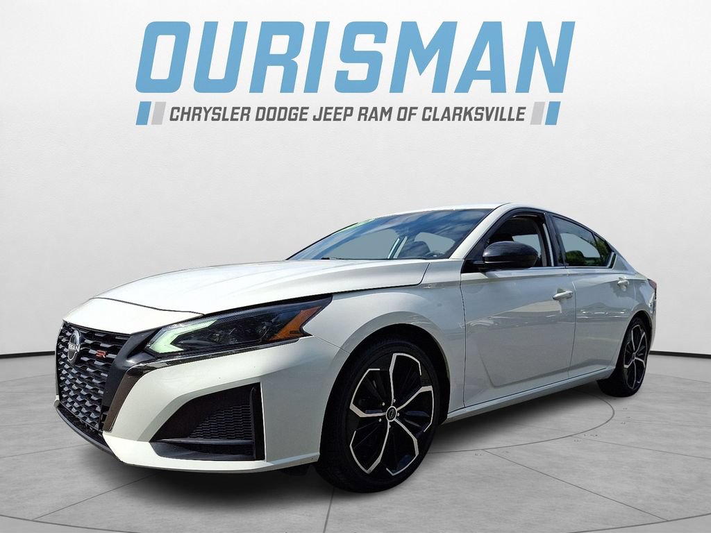 Used 2024 Nissan Altima 2.5 SR FWD image 3
